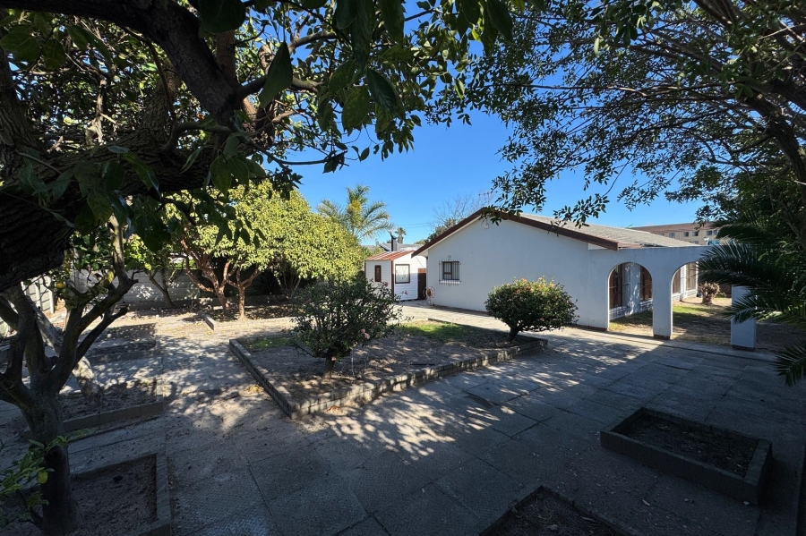To Let 4 Bedroom Property for Rent in Goodwood Estate Western Cape